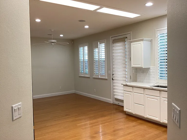 741 W Barcelona Ln — Photo 5