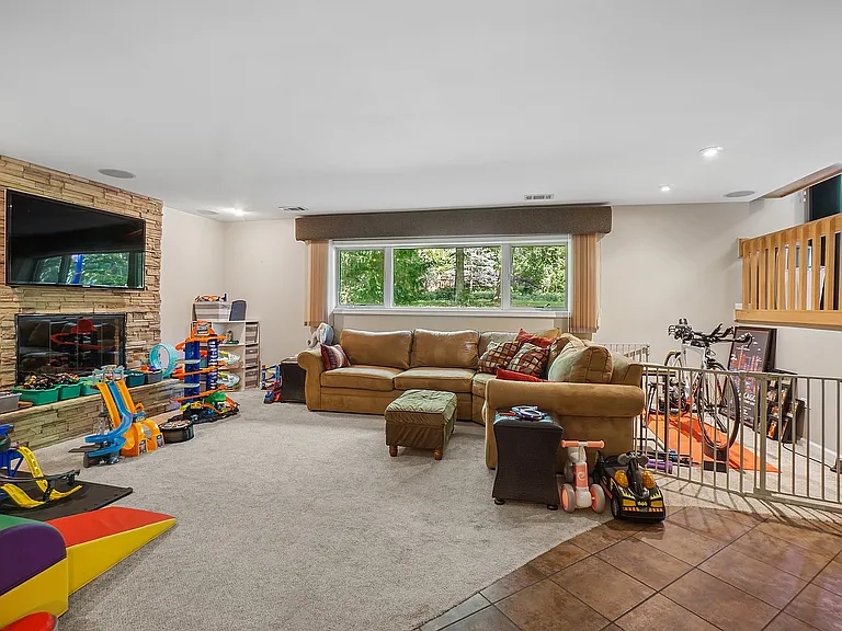 751 Tanglewood Ln — Photo 9