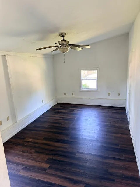 3 bed, 902 sqft, $1,100 — Photo 3