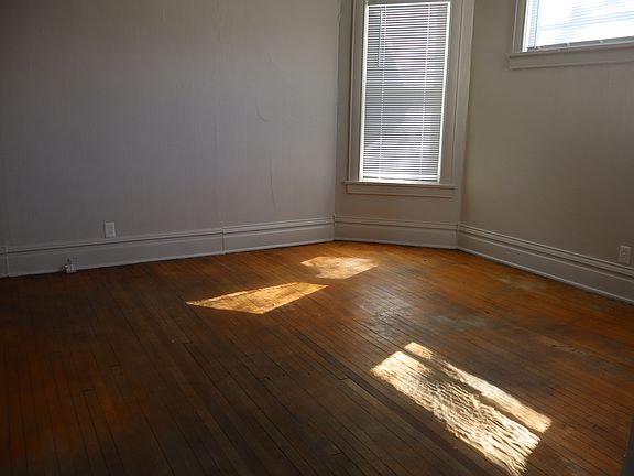 5th image of 209 S 9th St APT 1
