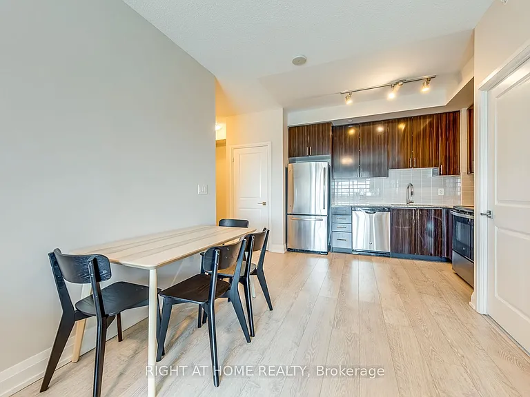 7171 Yonge St #2415 — Photo 17