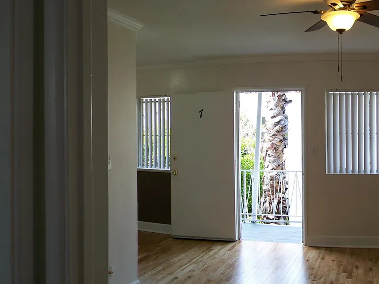 1422 N Serrano Ave #7 — Photo 26