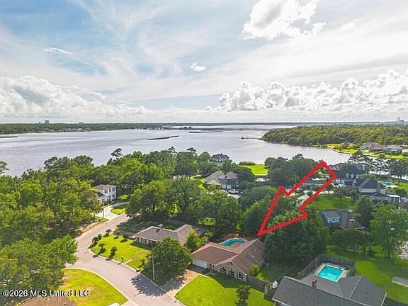 5th image of 615 N Haven Dr