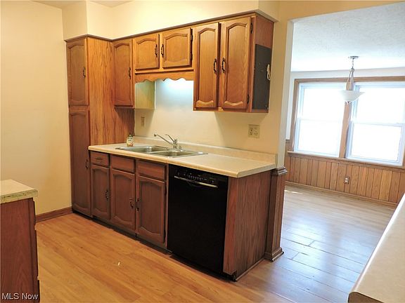 3rd image of 3218 Lincoln St