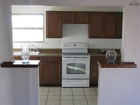 4th image of 108 E Garden Dr