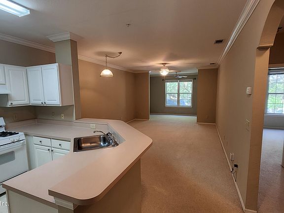 2nd image of 13810 SUTTON PARK Drive #324