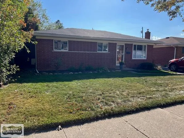 21536 Downing St, Saint Clair Shores, MI 48080