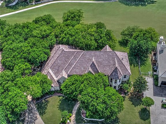 3rd image of 6717 Oak Hill Dr