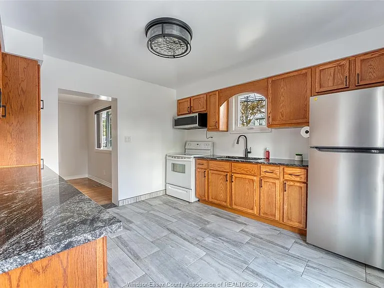 2226 Mercer St — Photo 16