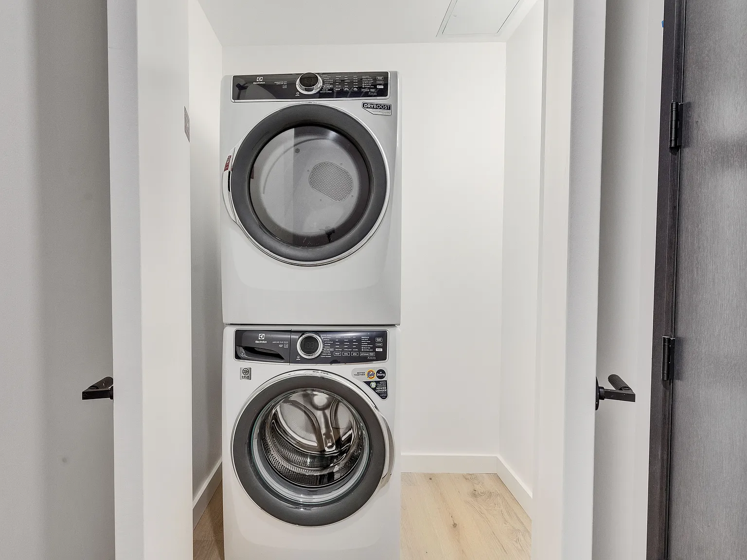 2 bed, 1127 sqft, $4,750 — Photo 3