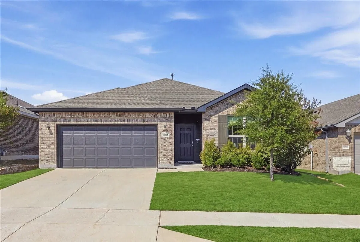 4 bed, 2.0 bath, 1924 sqft, $2,450 — Photo 2