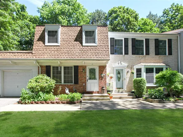 21 Thornton Cmns, Yaphank, NY 11980