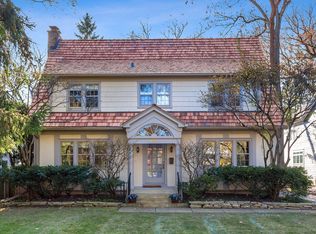 892 Valley Rd, Glencoe, IL 60022