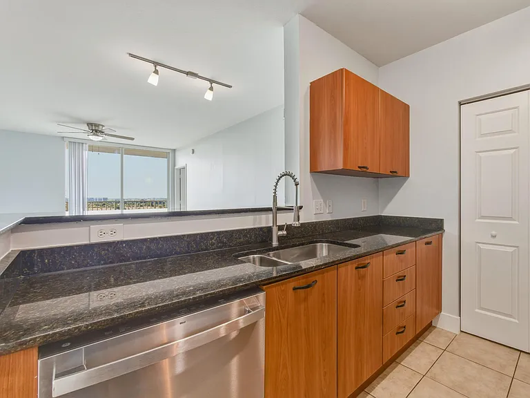 625 Casa Loma Blvd #1206 — Photo 8
