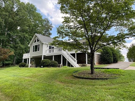 2nd image of 224 Twin Chimneys Dr