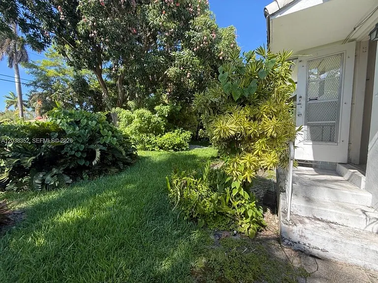 1235 Jefferson St — Photo 32