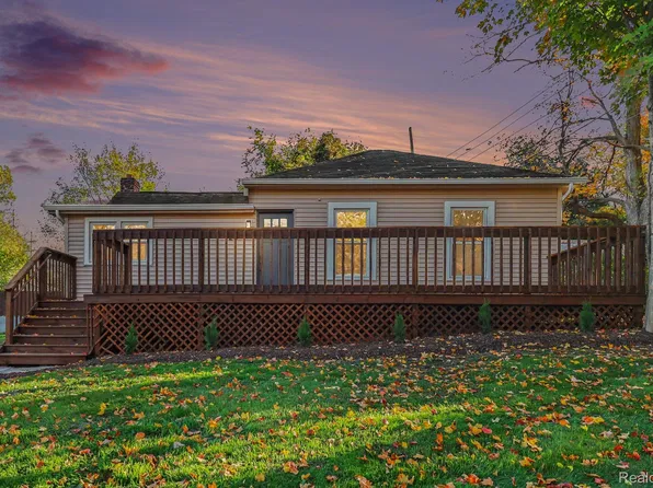 120 E Lafayette St, Milford, MI 48381