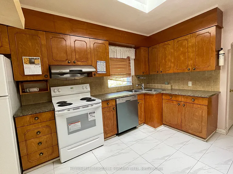 45 Martorino Dr #MAIN FLOOR — Photo 7