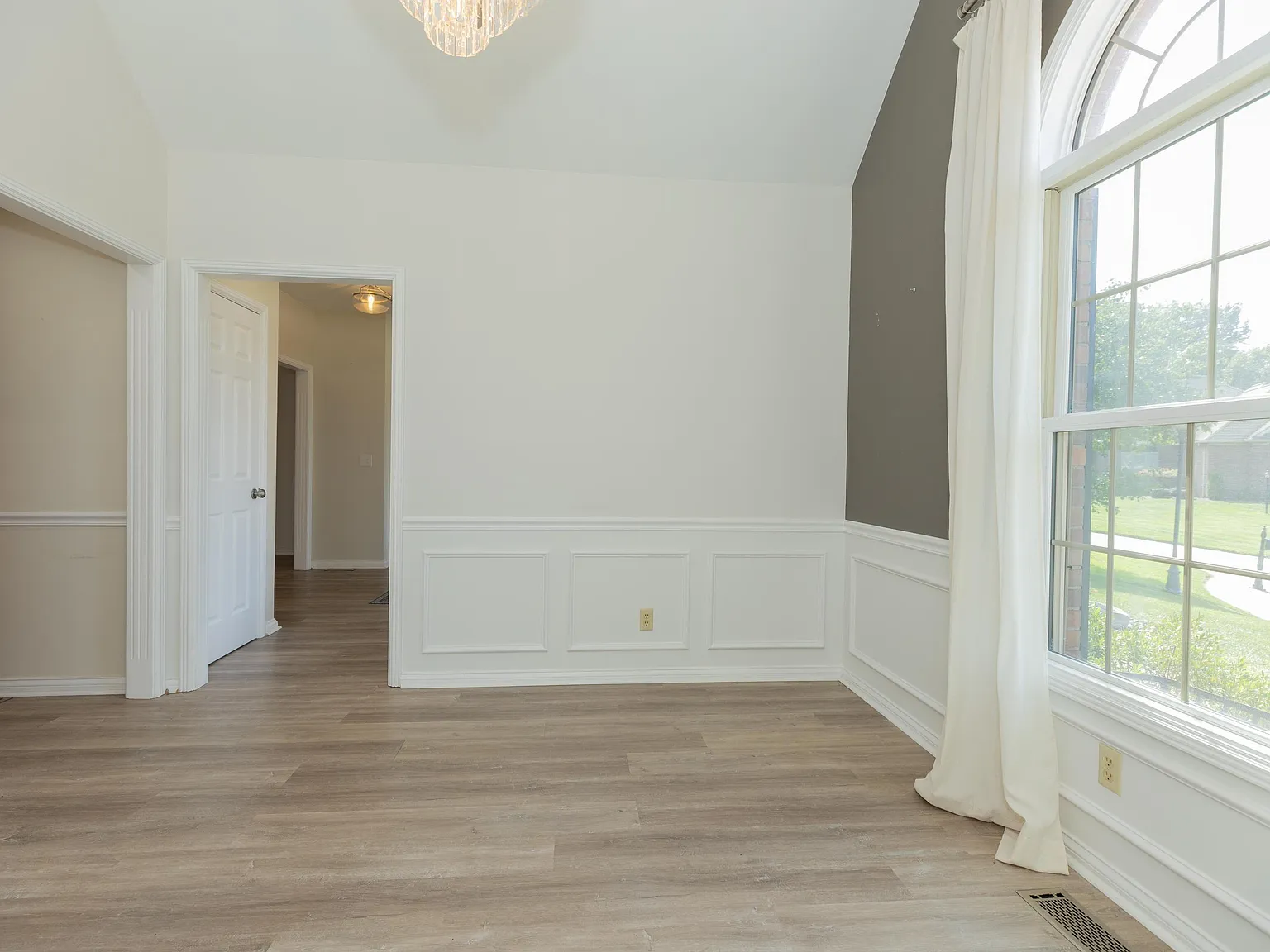 3 bed, 2.5 bath, 2916 sqft, $2,800 — Photo 4