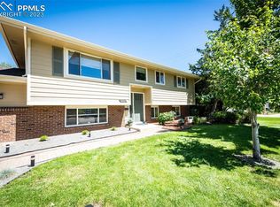 7080 S Penrose Ct, Centennial, CO 80122