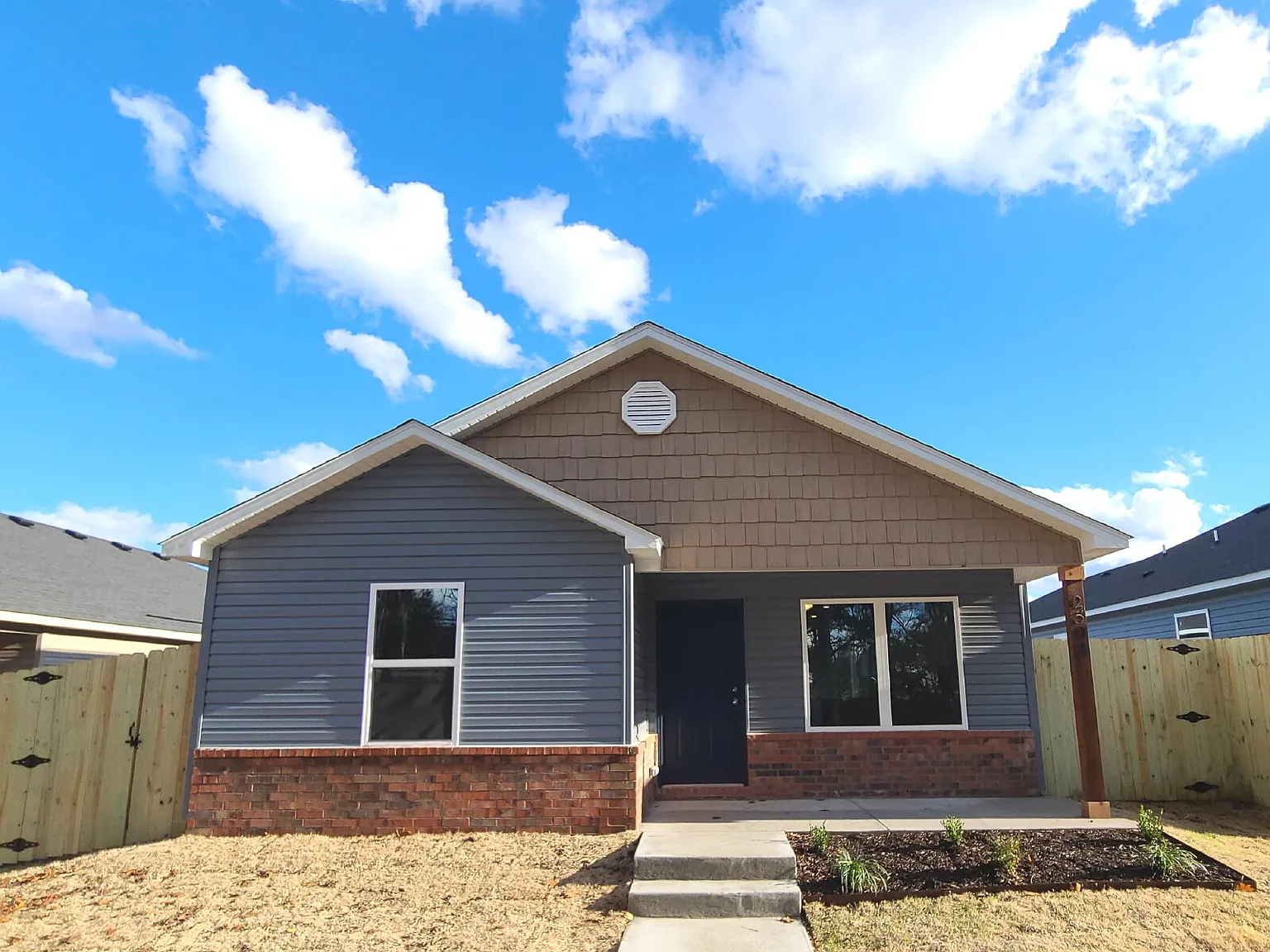 3 bed, 2.0 bath, 1125 sqft, $1,600 — Photo 1