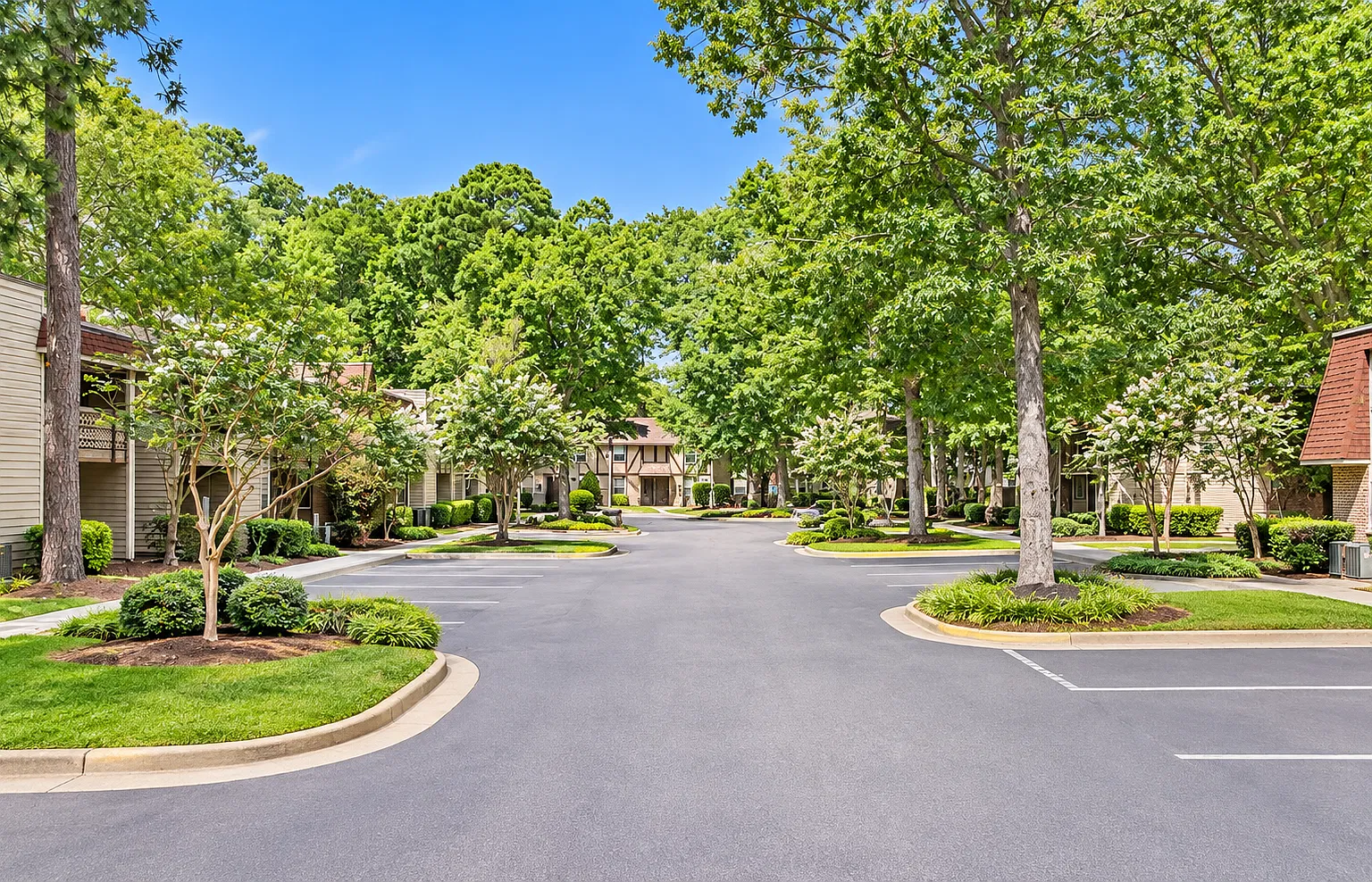 Foxcroft Apartments — Photo 1