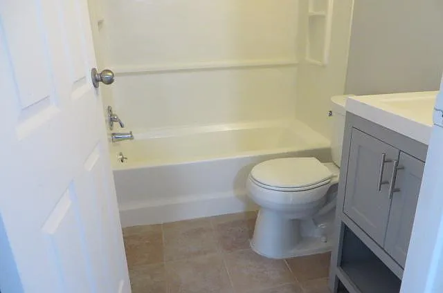 24325 Detroit Rd — Photo 13