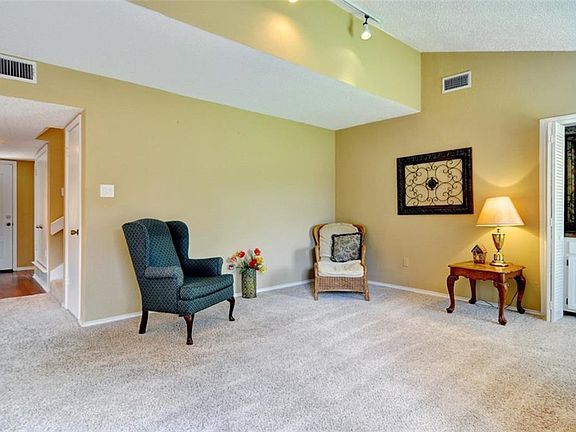 3rd image of 2733 Fairway Park