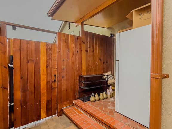 3rd image of 5923 Fallbrook Ave