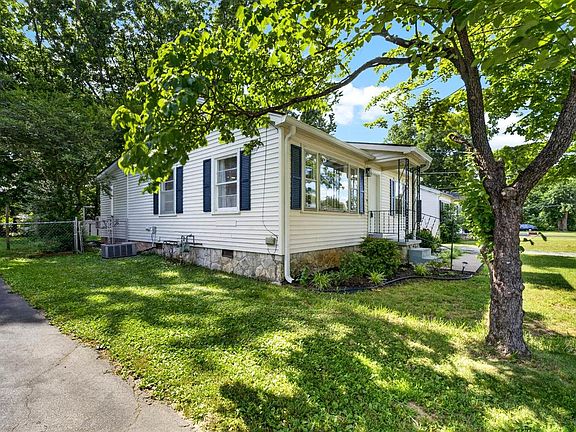 2nd image of 1556 Virginia Dr
