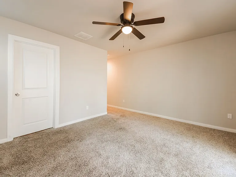 916 N Throckmorton St — Photo 10