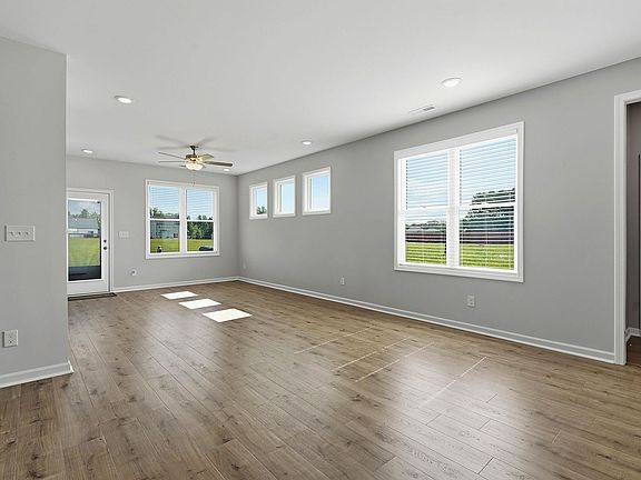 4th image of 295 Springtooth Dr