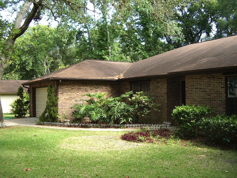 3bed/2.5 ba all brick.