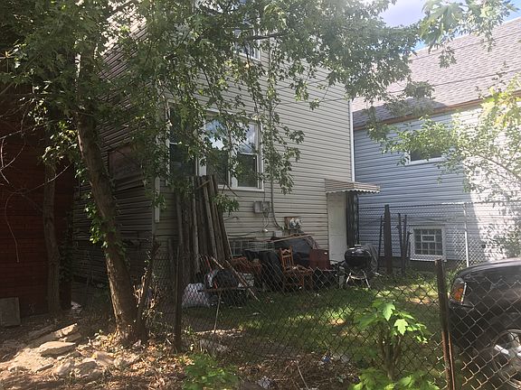 3rd image of 8209 S Coles Ave #Mult-unit