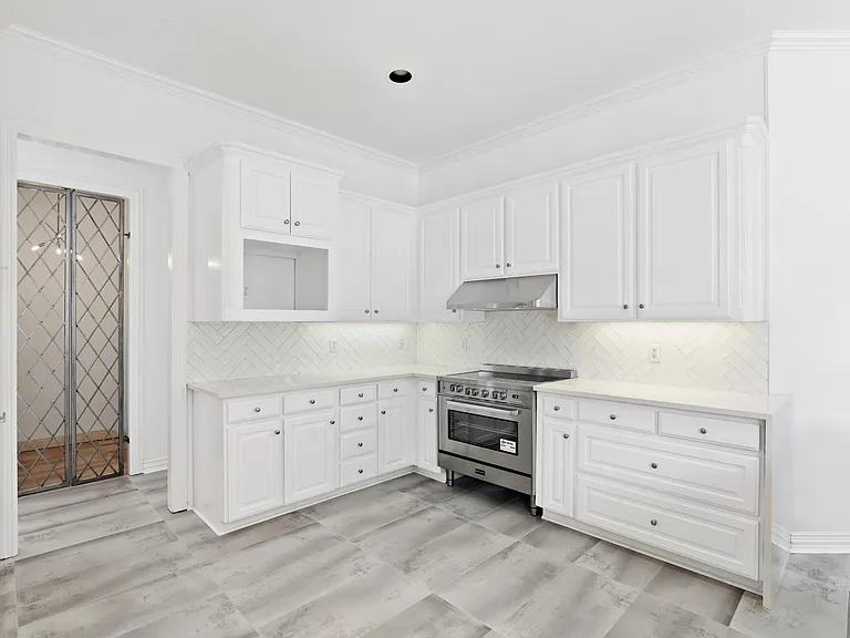 914 Edgemeer Ln — Photo 10
