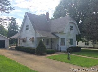 346 W Temple St, Waverly, IL 62692