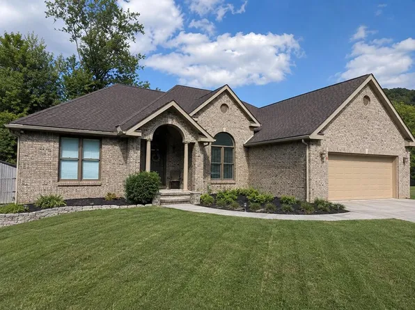 134 Frank St, Staffordsville, KY 41256