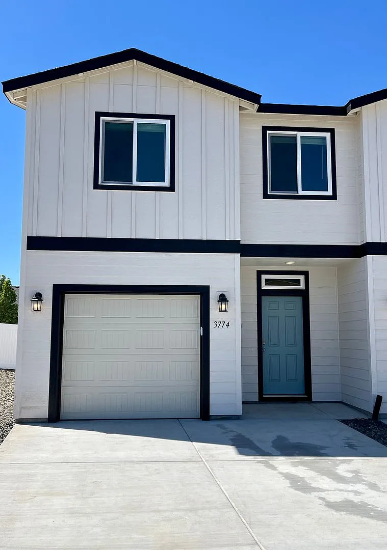 Corner Townhome! — Photo 1