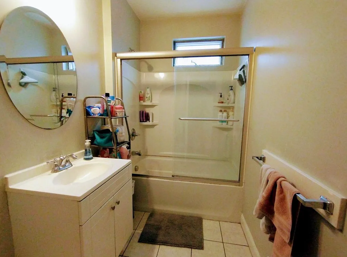 4 bed, $5,400 — Photo 2