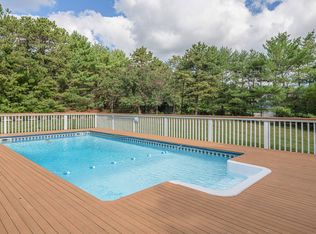 18 Lakeside Ln, Westhampton, NY 11977
