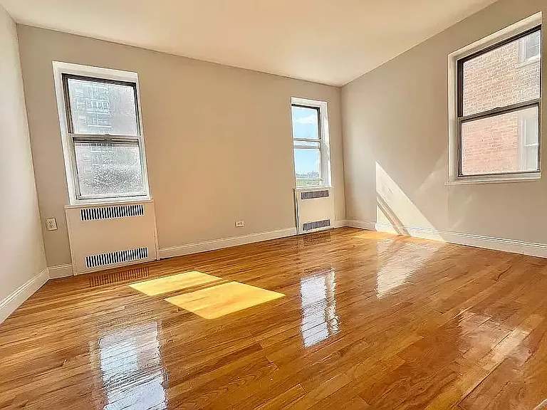 210 W 251st St #1B — Photo 2