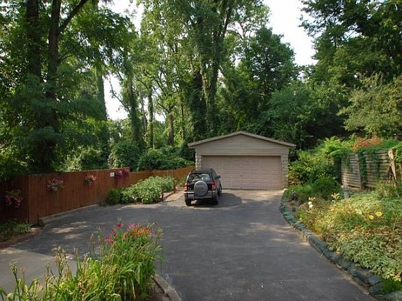 5th image of 624 Greenwood Ave