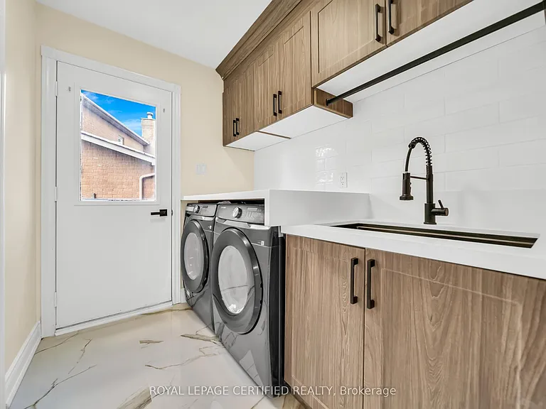 5016 Natkarni Cres #UPPER — Photo 14