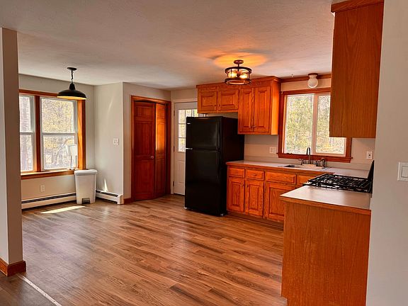 4th image of 75 Donna Dr