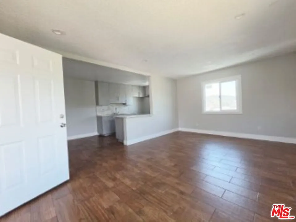 2 bed, 1.0 bath, 1000 sqft, $2,200 — Photo 2