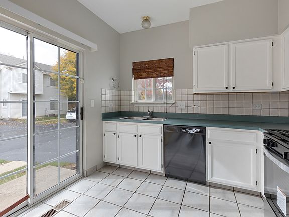 5th image of 128 Creston Cir Unit 128