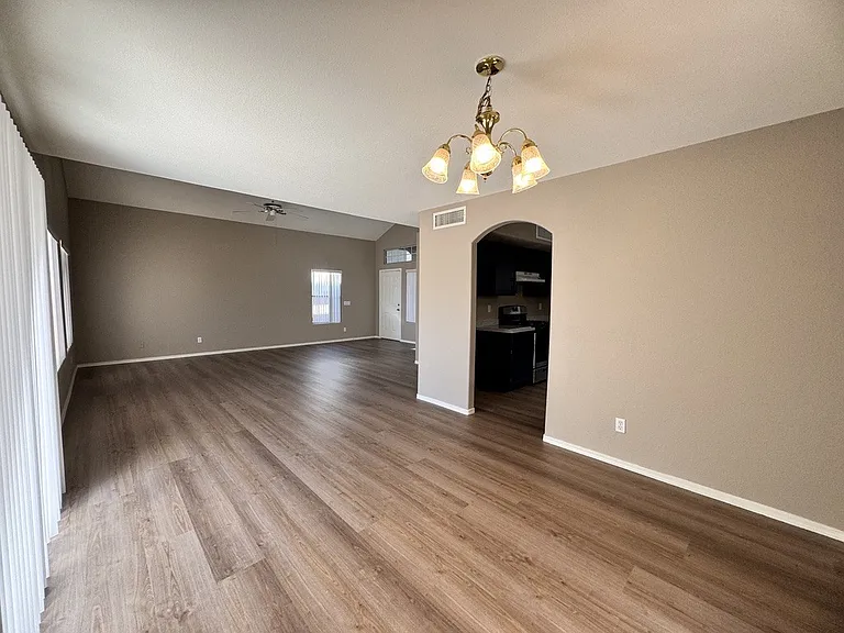 10453 N 76th Dr — Photo 17