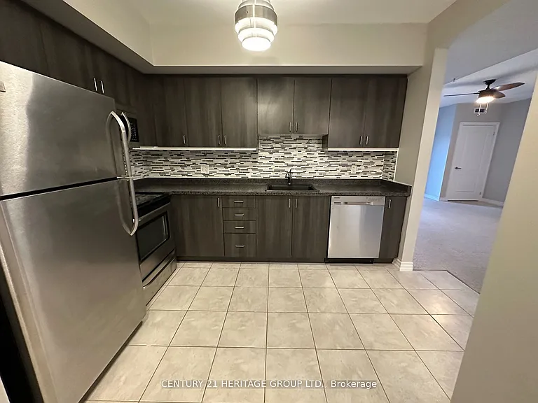 39 Ferndale Dr S #203 — Photo 5