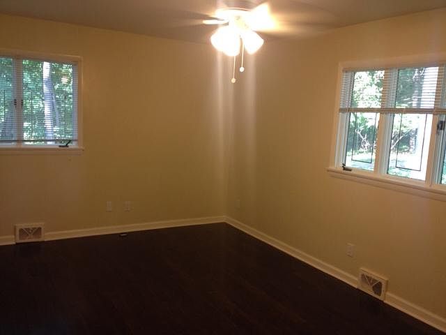 2nd image of 15411 Oakhill Rd