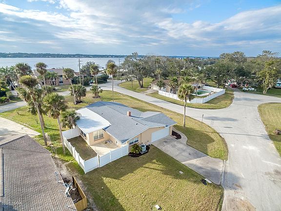 3rd image of 72 Sunny Shore Dr